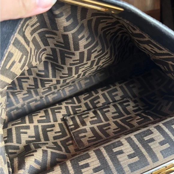 Fendi Peekaboo Large Bag in Black and Zucca Monogram Lining - Picture 6 of 11